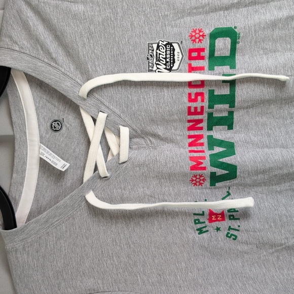 NHL Gray and Red Long‎ Sleeve Tee - Picture 8 of 8